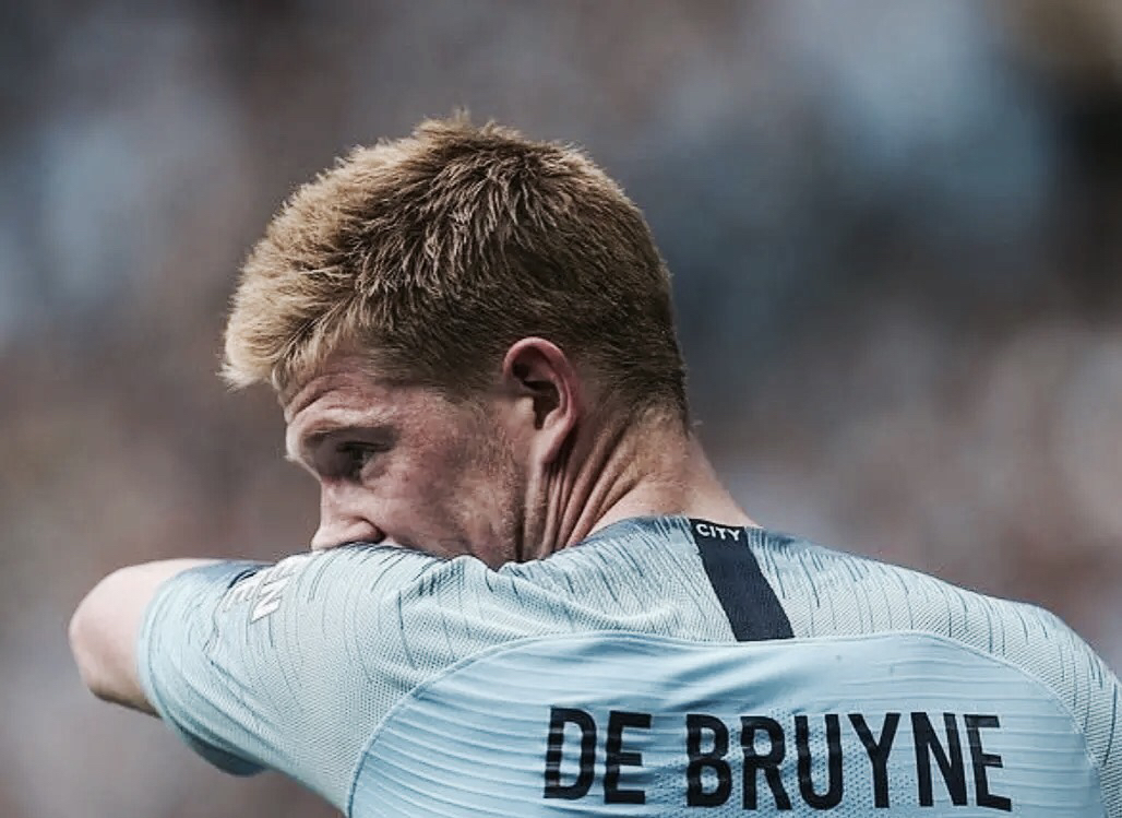 足协杯赛前举办垫场赛，张凌峰等四名成年球员对阵五十名小球员