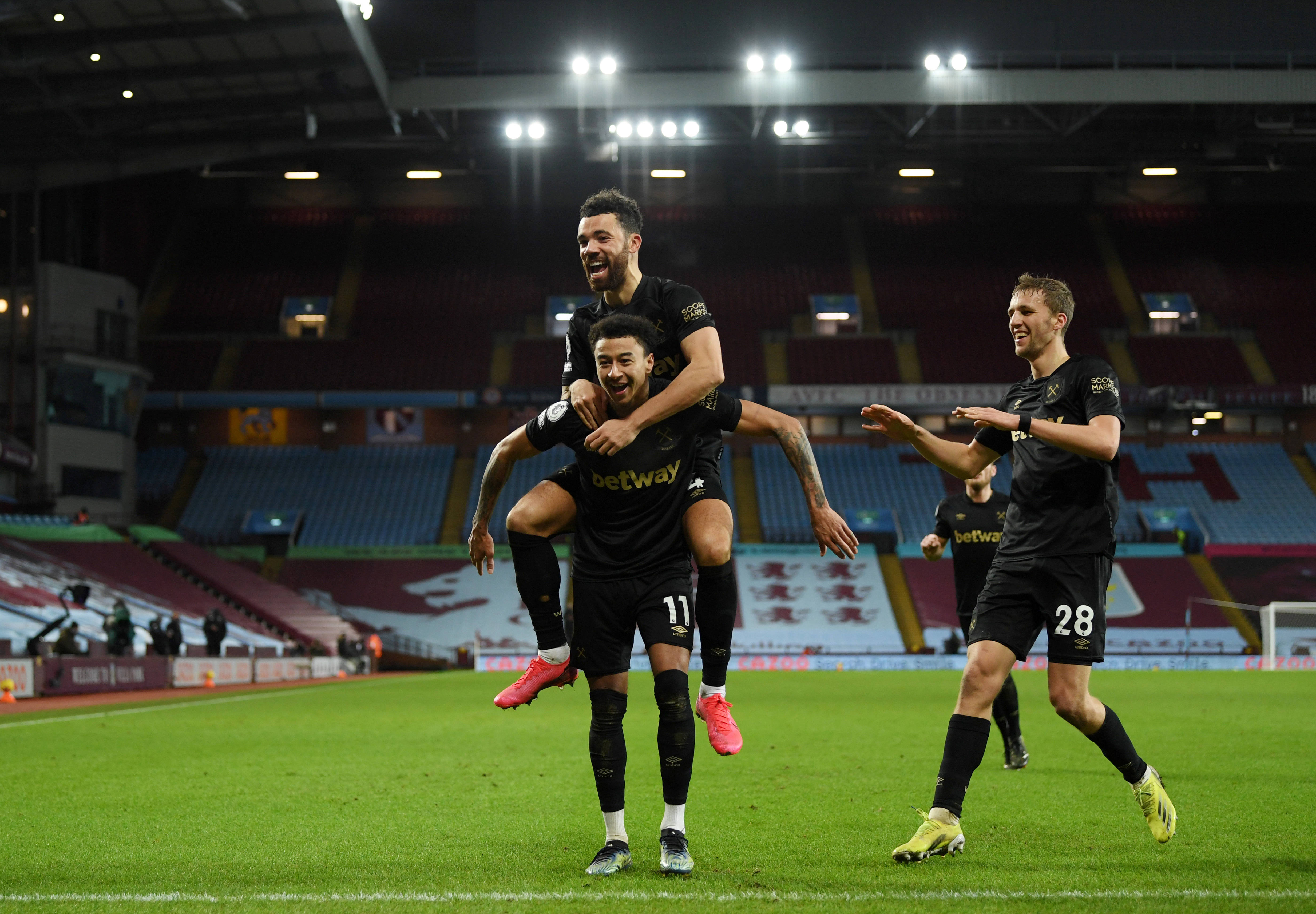 前意甲裁判谈DV9点球被吹：他和防守球员互有拉扯，都不犯规