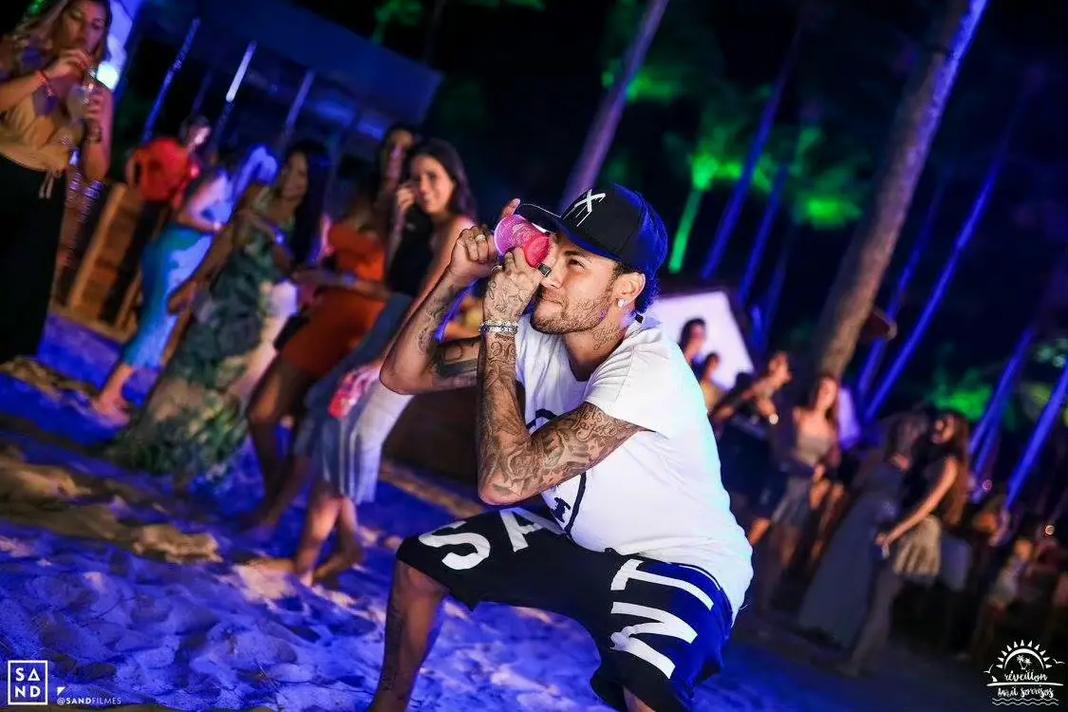 109场超越埃弗拉，格列兹曼独占法国球员欧冠出场榜第三位（格列兹曼欧冠第109战反超埃弗拉，独占法国球员出场榜第3）