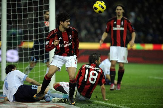 篮球湖人球员三分命中率提升明显