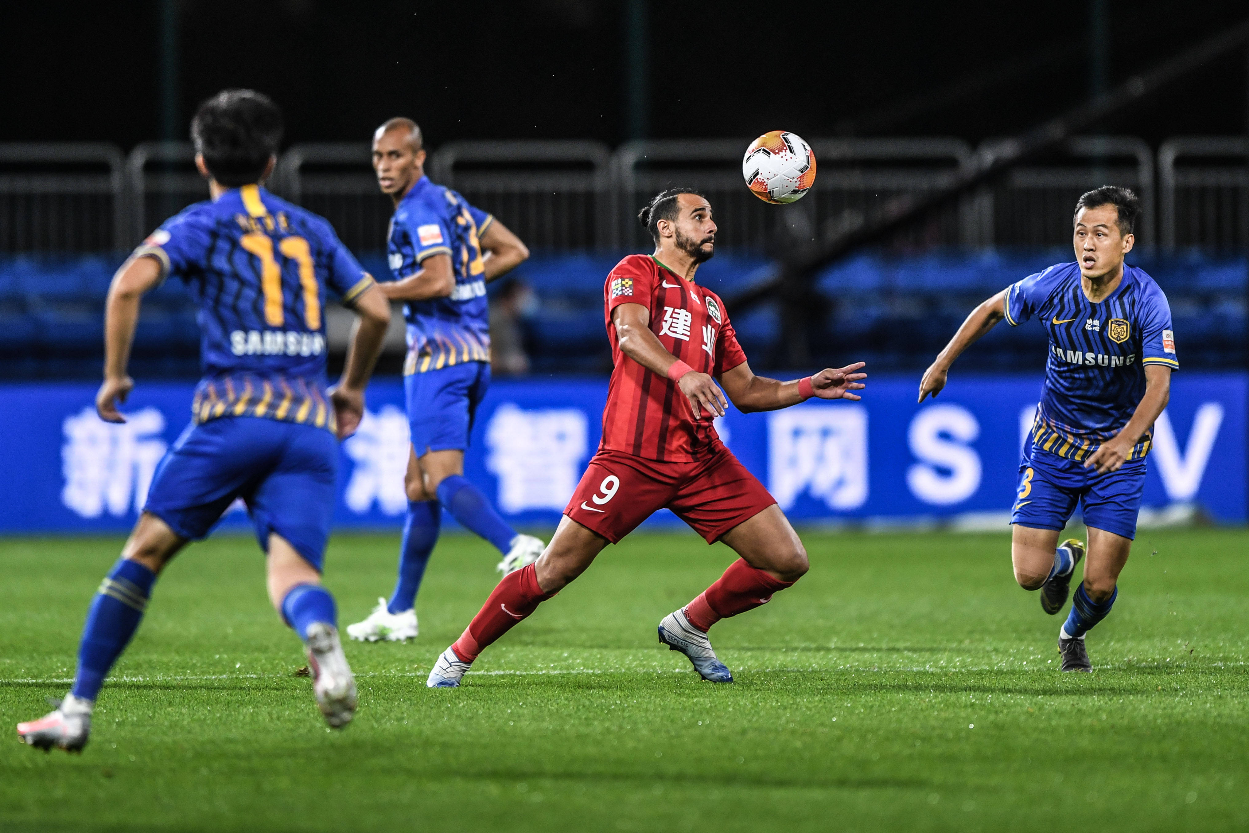 埃贝尔：孔帕尼是我最棒的签约之一，他对足球有清晰的思路（埃贝尔盛赞孔帕尼：最成功的签约之一，足球理念清晰）