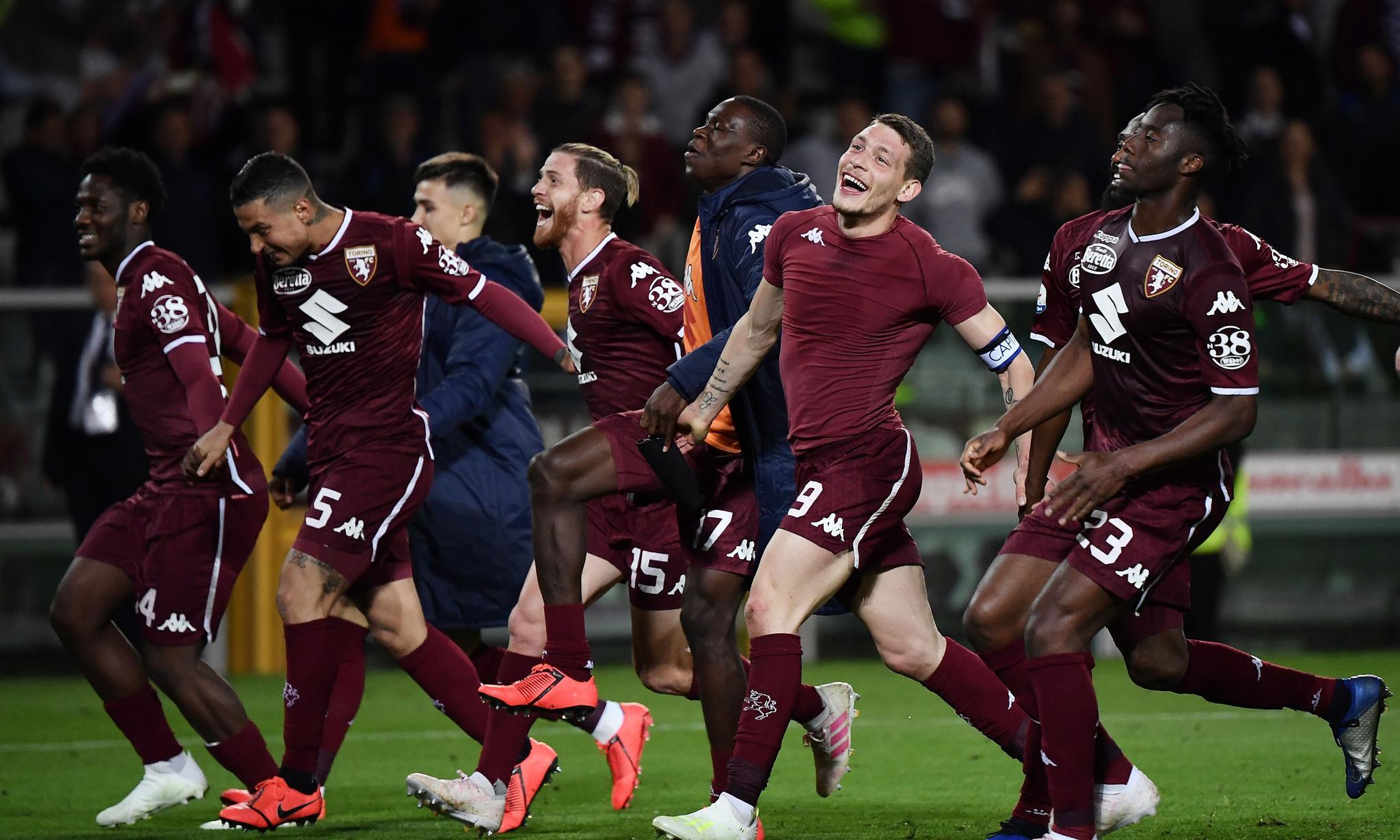 足球欧洲杯训练场出现意外，球员脚踝受伤（欧洲杯训练场突发意外，球员脚踝受伤）