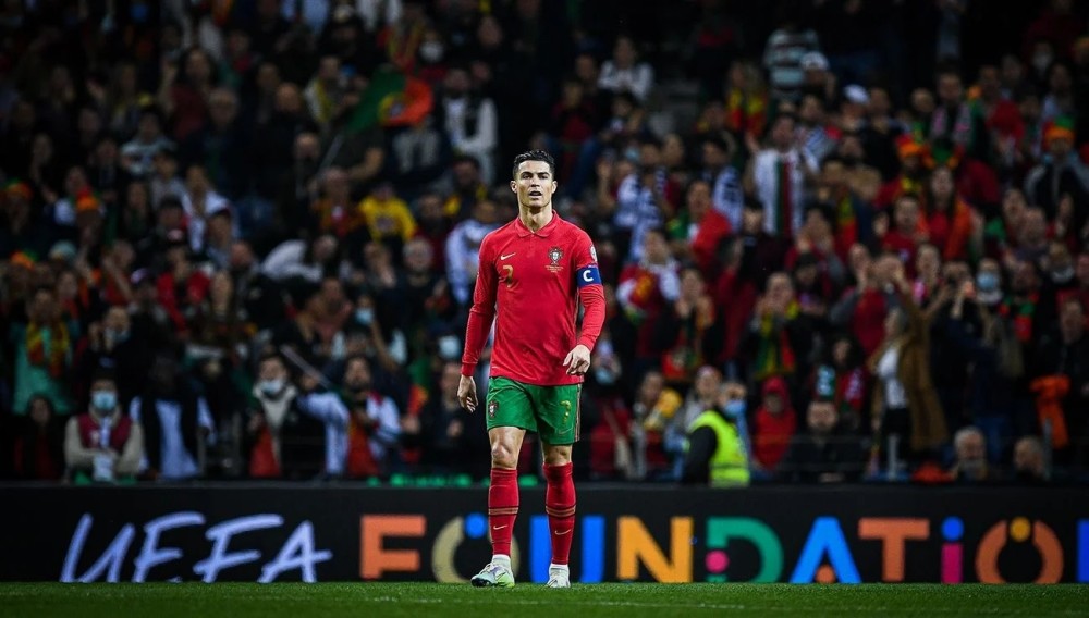 波媒：莱万与巴萨均未确定是否续约，将等到明年再做决定