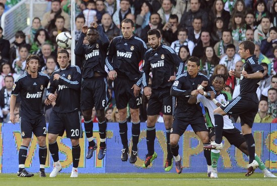 卡扎伊什维利：感谢中超联赛颁发的MVP，我非常珍视这份荣誉（卡扎伊什维利：感谢中超授予MVP，这份荣誉对我意义非凡）