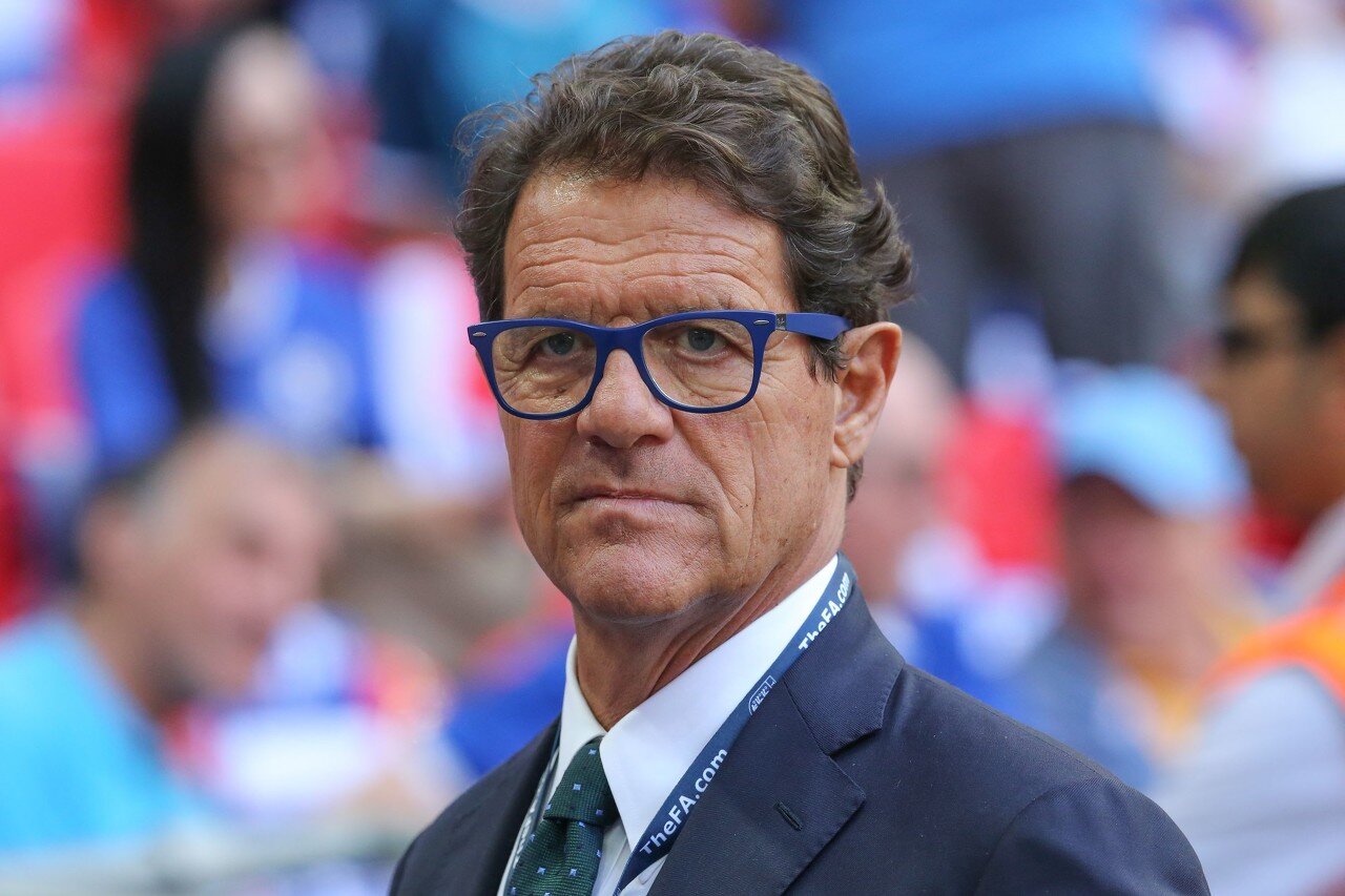 利物浦发角球期间 萨拉赫和亨德森聊了很久