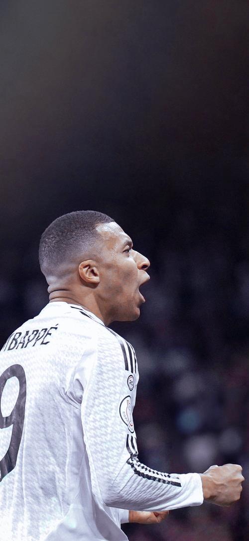 英超战报：B费2射1传，姆伯莫破门，曼联4-1狼队（英超快讯：B费梅开二度并送助攻，姆伯莫破门，曼联4-1击败狼队）